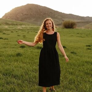 Pyne & Smith No.26 in Black Linen - Full Length